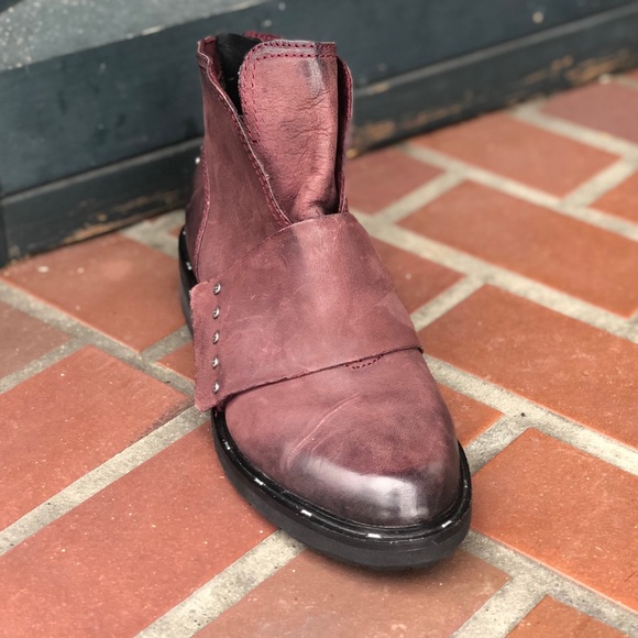 OTBT Frontage Eggplant Bootie with Zip - Picture 2 of 4